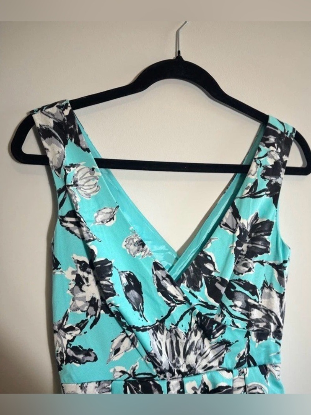Taylor Floral Pleated Sundress – V-Neck, Turquoise Black White Print, Size 2 - Picture 3 of 7